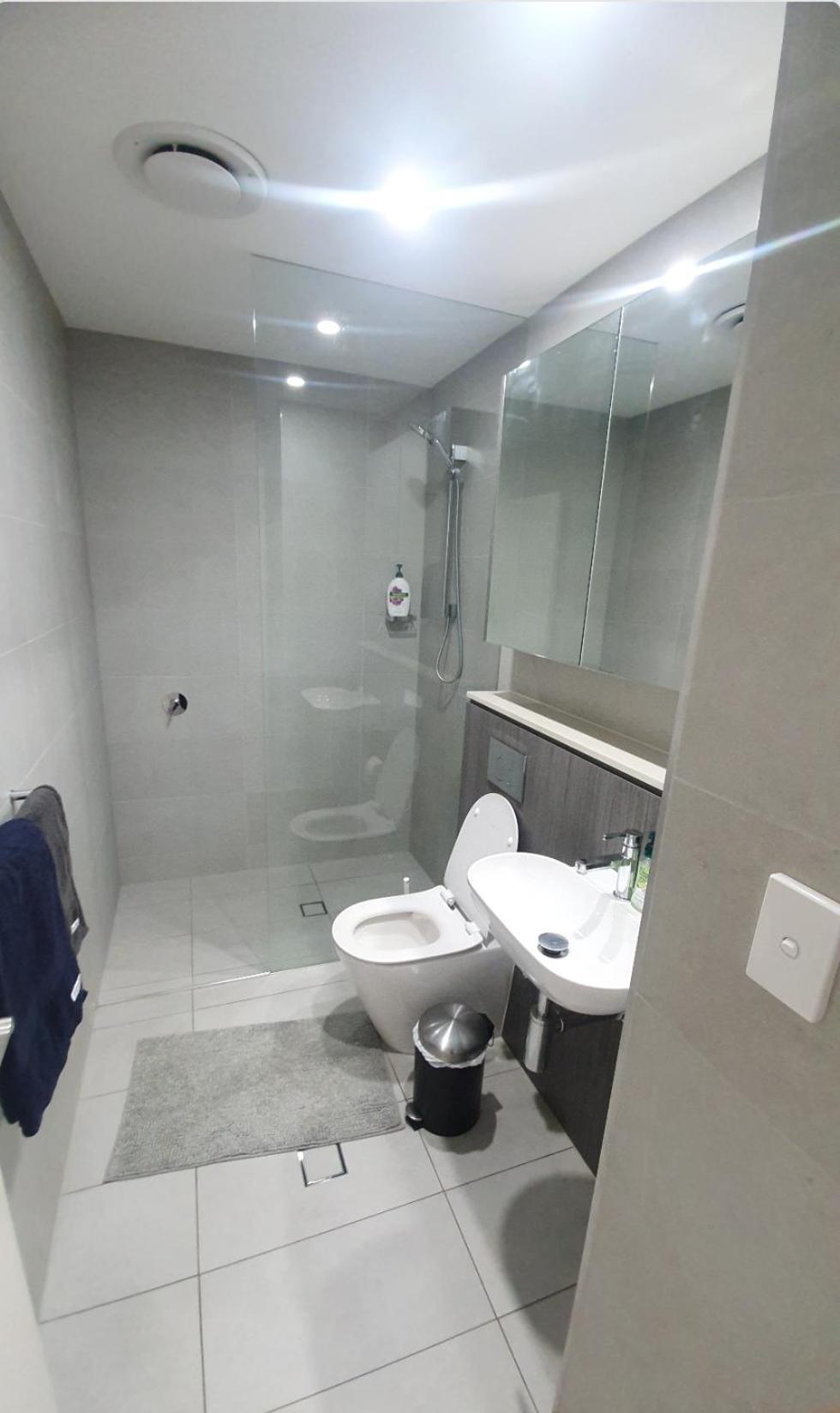 Apartment Accor Stadium Luxury - 3 Bed 2 Baths, Sleeps 6, Pool, Parking If Available- No Parties