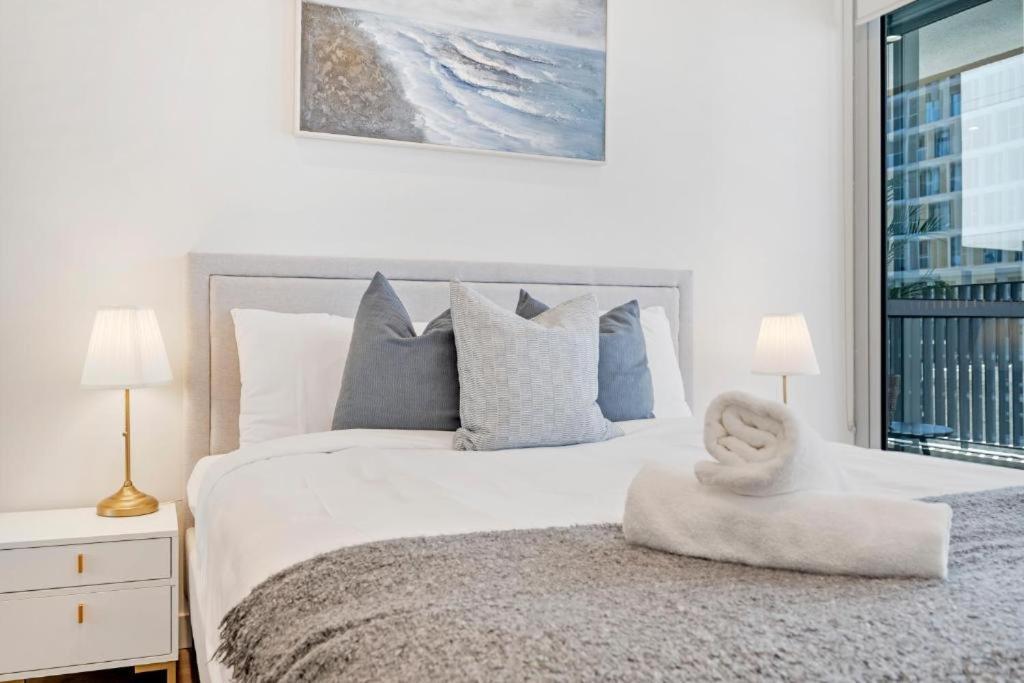 Accor Stadium Luxury - 3 Bed 2 Baths, Sleeps 6, Pool, Parking If Available- No Parties Apartment