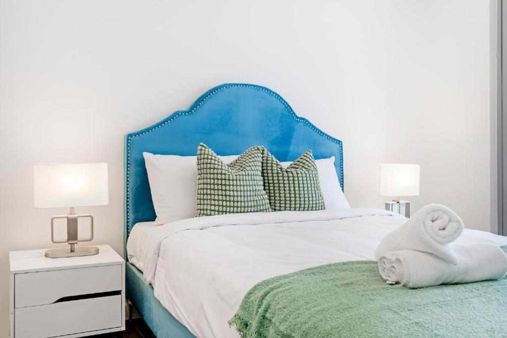 Accor Stadium Luxury - 3 Bed 2 Baths, Sleeps 6, Pool, Parking If Available- No Parties Apartment
